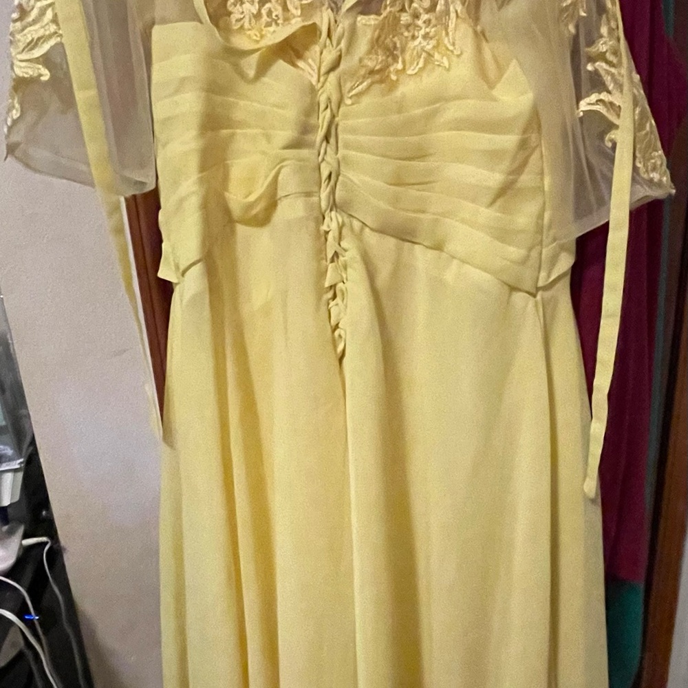 Chic Yellow Maxi Dress with Lace Accents